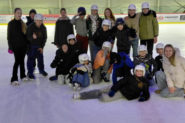 Saliedēšanās pasākums uz Volvo halles slidotavu
